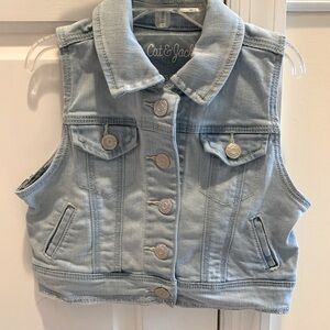 Cat & Jack light wash fade denim jean vest, size 4/5